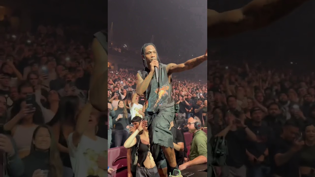 Travis Scott performing Goosebumps in Vancouver