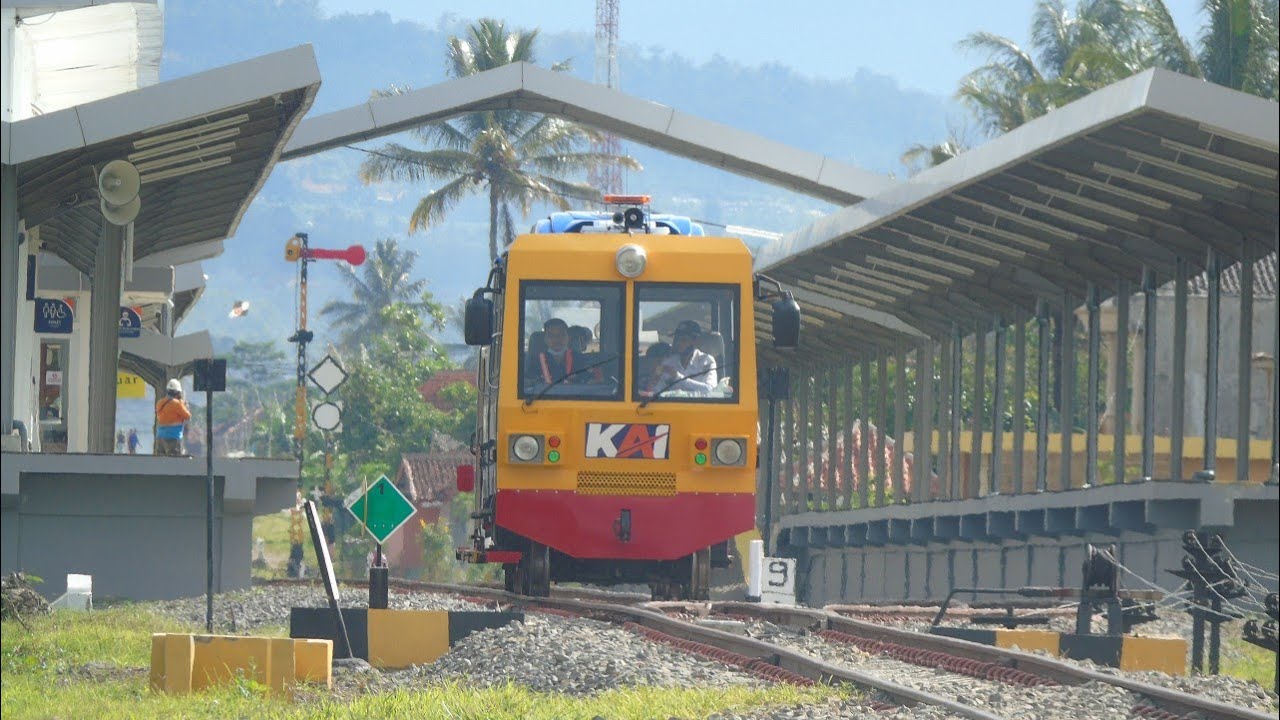 KERETA LORI DARI DAOP 1 JAKARTA MAMPIR NIH KESTASIUN GARUT +717M!!