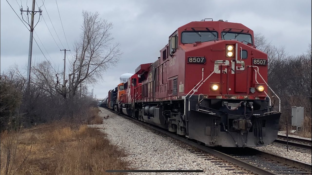 CP 8507 leads a Manifest through Lake cook rd 1/4/23