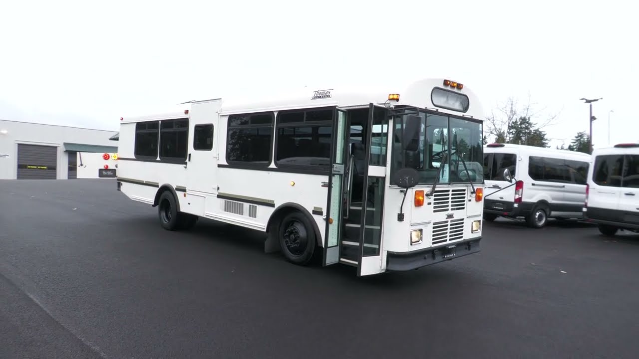 2006 Thomas Saf-T-Liner 28 Passenger ADA Bus - B62234