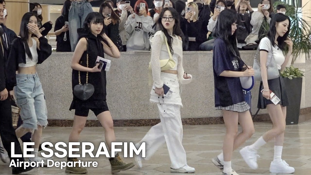 르세라핌(LE SSERAFIM) 구름떼 팬들에 ㅎㄷㄷ | LE SSERAFIM Airport Departure