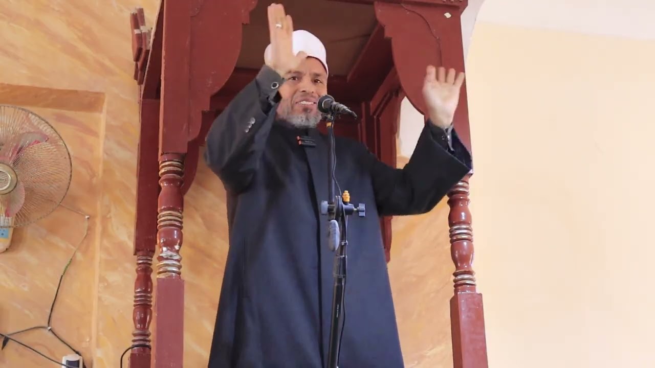 احترام الكبير وبكاء الشيخ على المنبر
