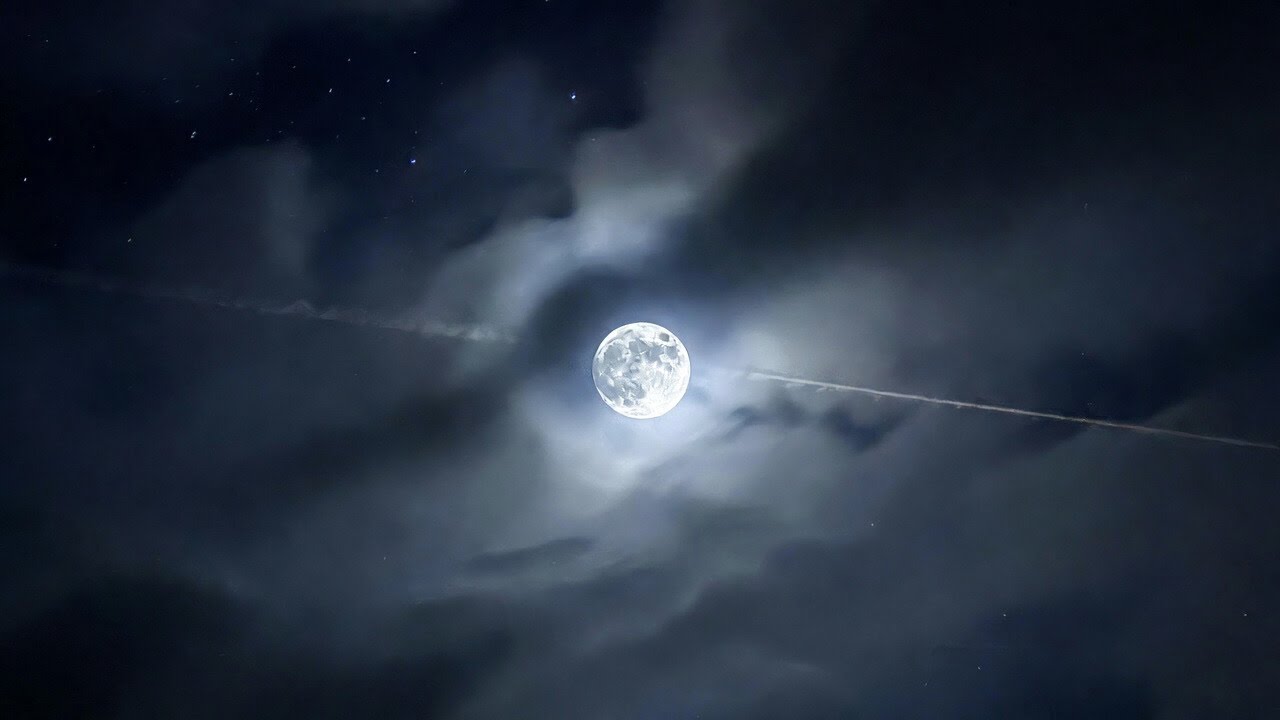 Sleep Music for Deep Rest 🌌 Ambient Night Sky & Full Moon (1 Hour)
