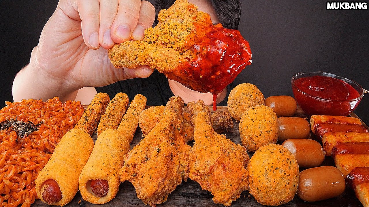 жареный цыпленок и острая лапша, колбаса BBURINKLE Chicken Fire Noodles Sausage EATING ASMR MUKBANG