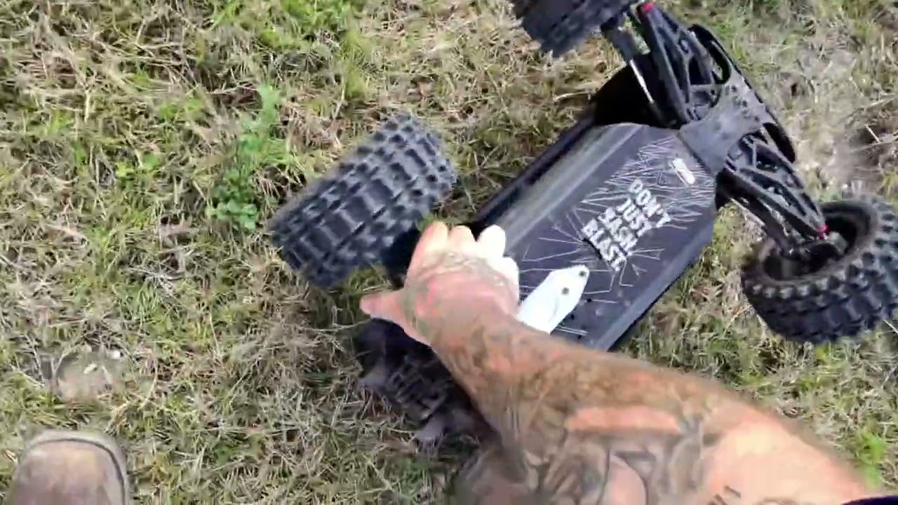 Arrma Notorious v6 with Jconcept magmas 🔥 not for the notorious 🤷🏻‍♂️ #arrmanotorious #arrmabashing 
