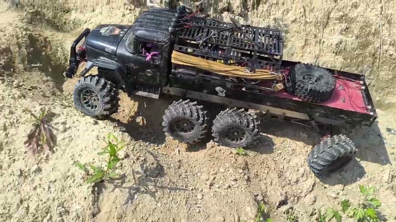 RC custom trophy truck 8x8 на песчаном карьере у Славы
