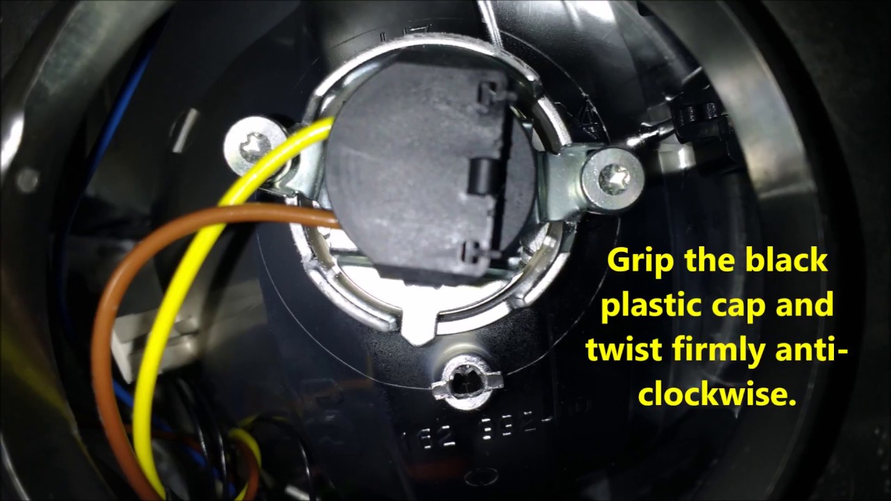 Changing driver side dipped beam headlight bulb in 2007 - 2013 Grand C4 Picasso