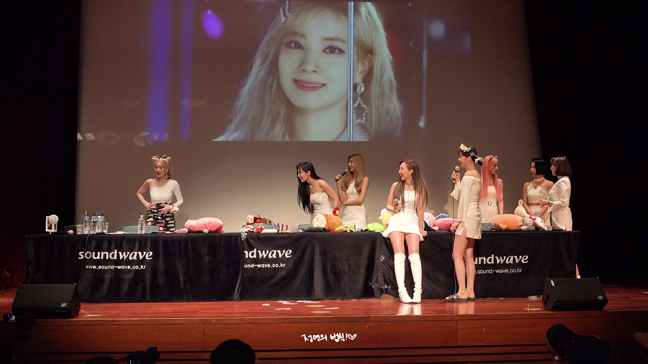 190928 트와이스 Feel special 상암 팬사인회 싸인을 마치고