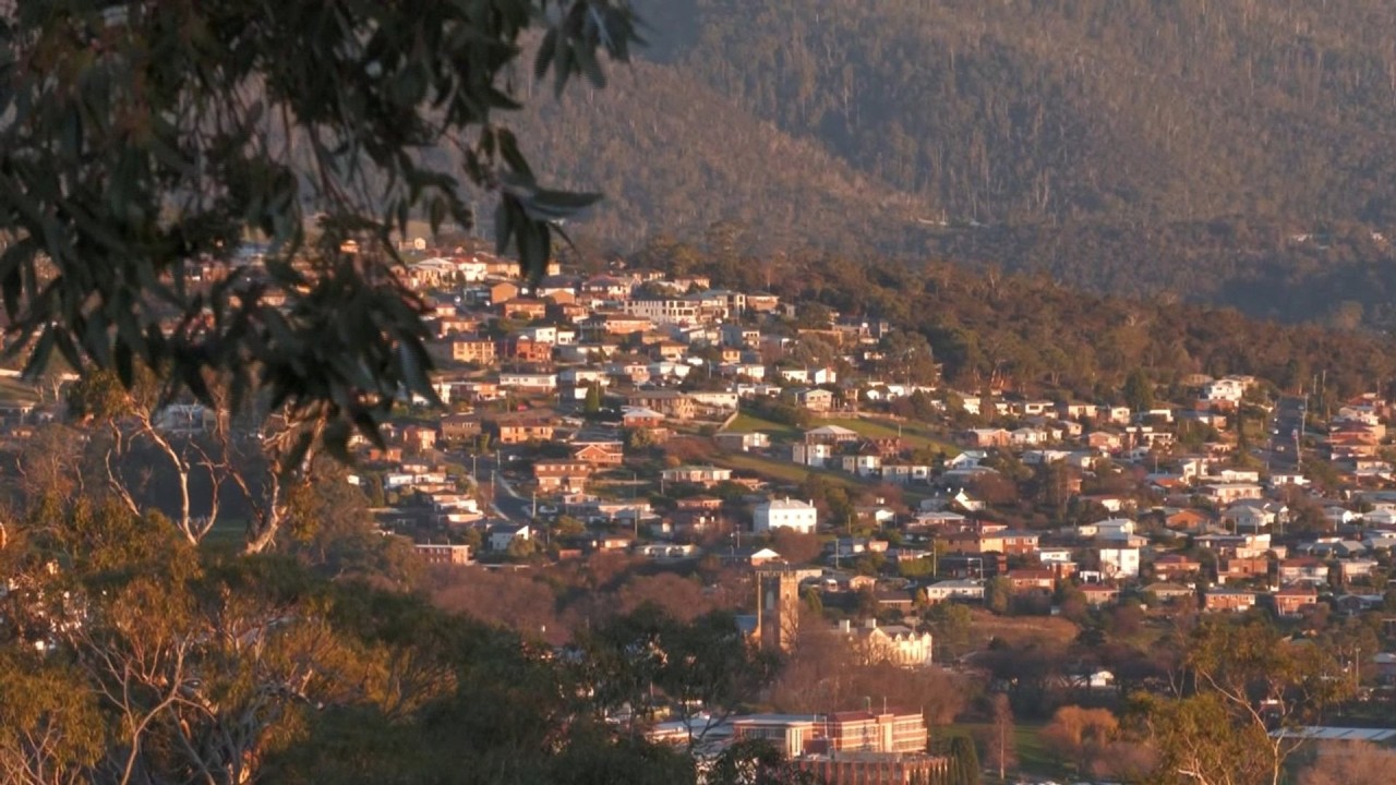 Hobart City Council votes to in principle support Aboriginal land handback
