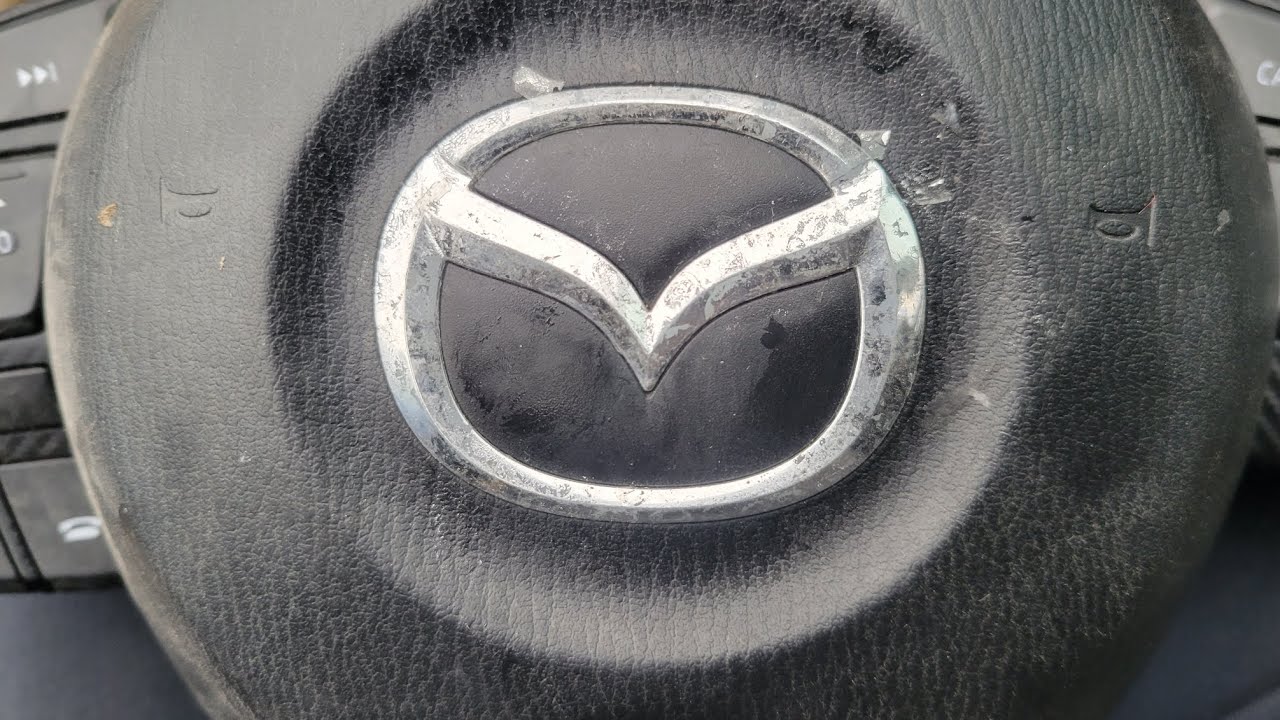 Снятие подушки безопасности рулевого колеса Mazda 3 2014 года
