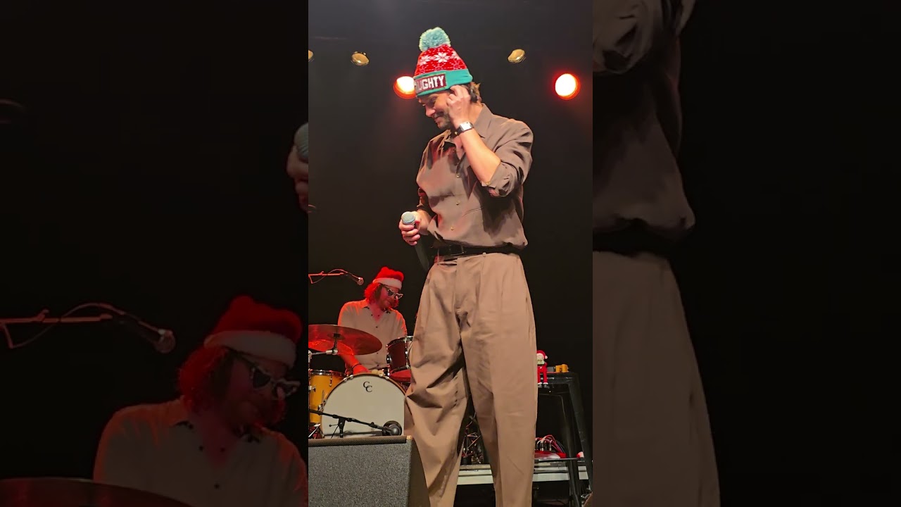 Ben Barnes | Wrapped Up In You Christmas Tour | El Rey | Los Angeles | December 7th, 2025 | Chatting