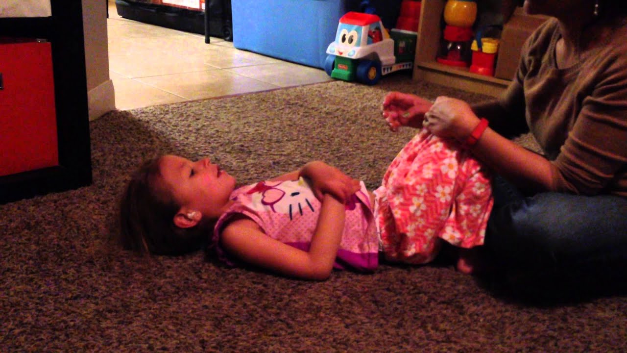 Anahí sit-ups March 18, 2014