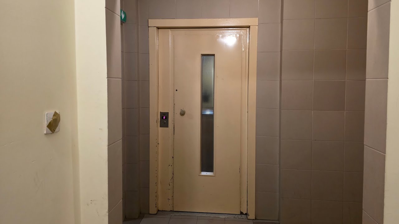 Zremb (mod. Forlift) @ ul. Lazurowa 4 kl. IV, Warszawa 🇵🇱