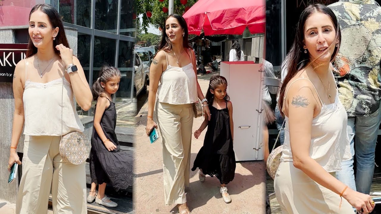Chahatt Khanna Spotted With Daughter 😍