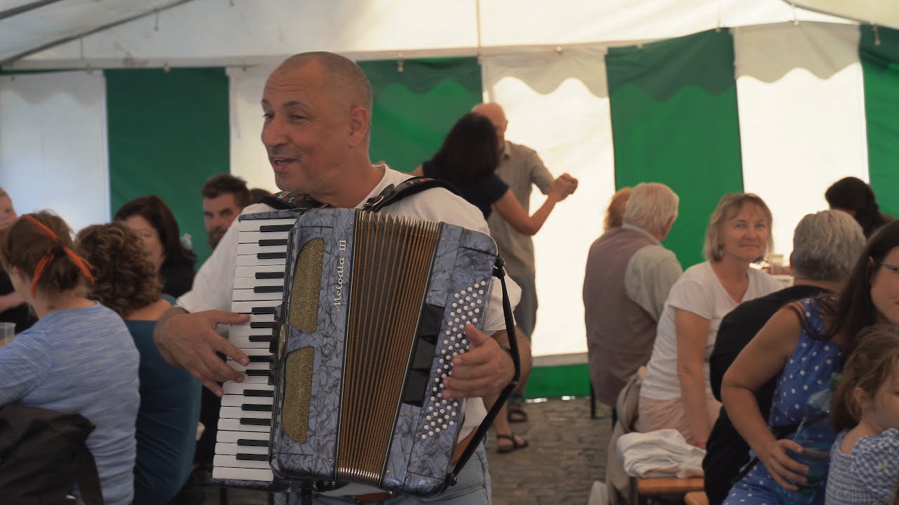 Karel Kekeši - harmonika - směs lidových písní