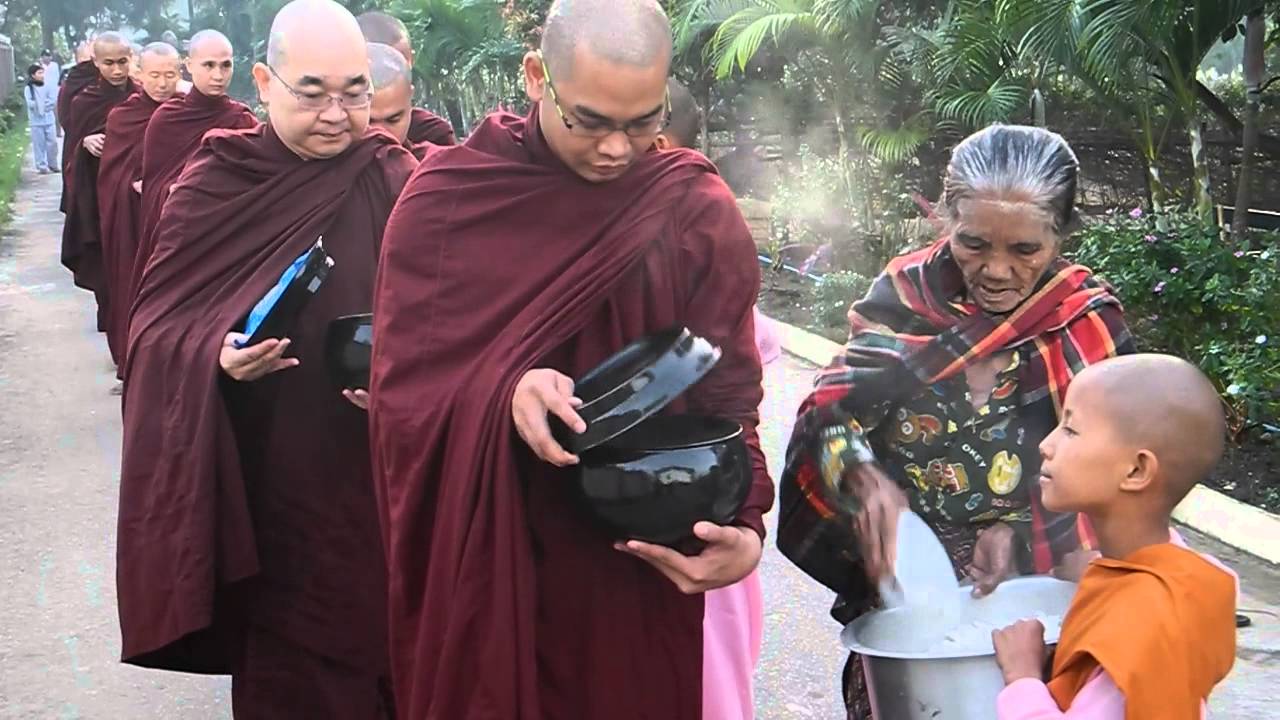 Shwe Oo Min Monastery Pindapat Alms Round