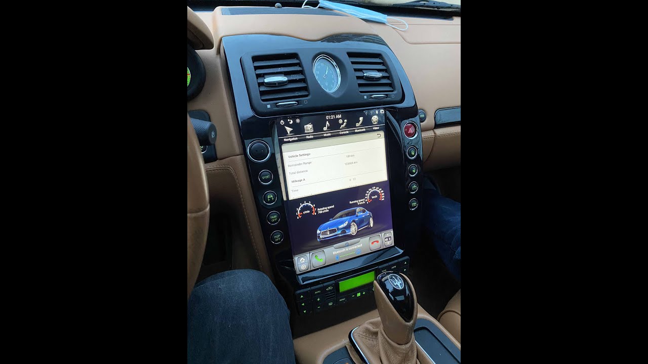 Changer son poste de radio obsolète d'une Maserati Quattroporte V pour un poste de radio Android
