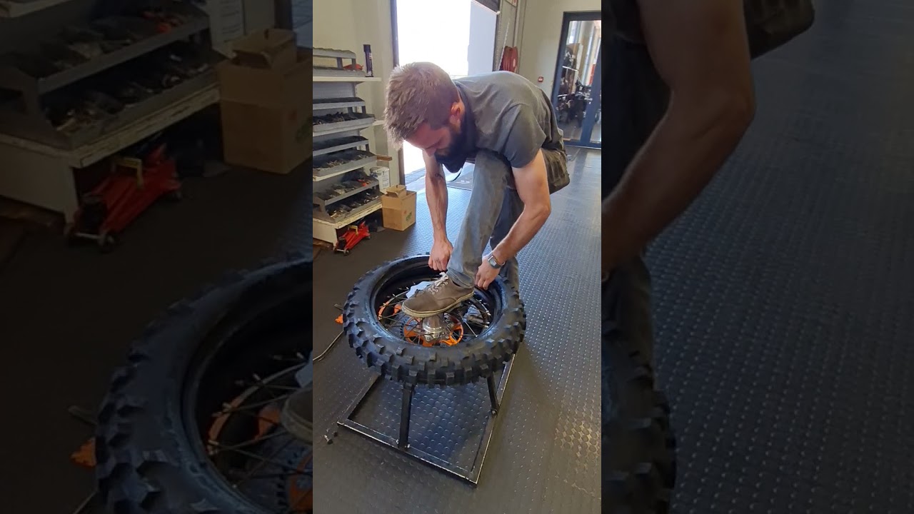 HOW TO INSTALL A MOUSSE (ENGLISH EDITION)