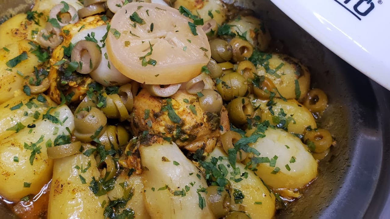 طاجين الدجاج بطاطا القصبية لذيذ و سهل في التحضير.😋👍