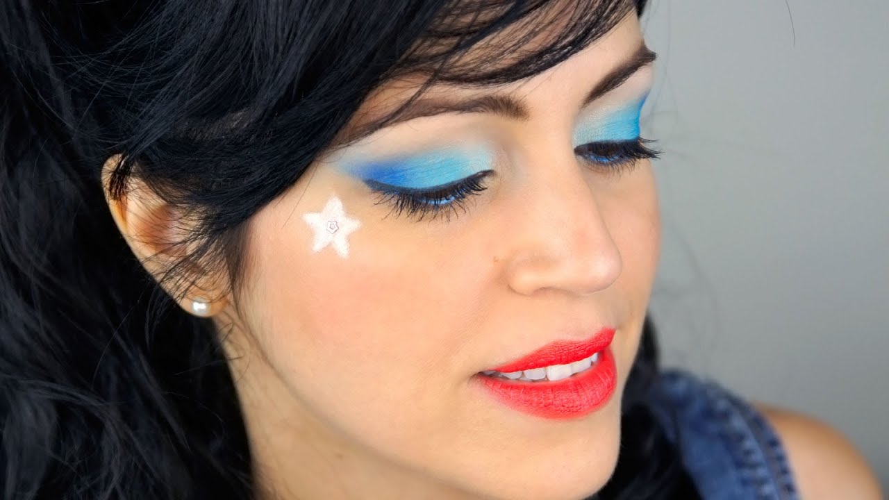 Maquillaje PinUp Ahumado de Ojos Azul con Labios Rojos