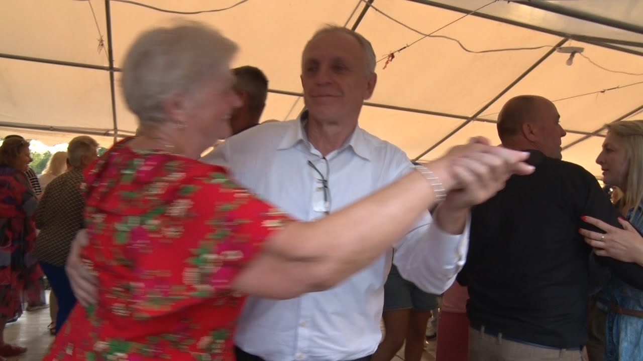Niesamowita KOBITKA ~ Uśmiechnięta KRYSIA cała w kwiatach płonie taneczną ENERGIĄ