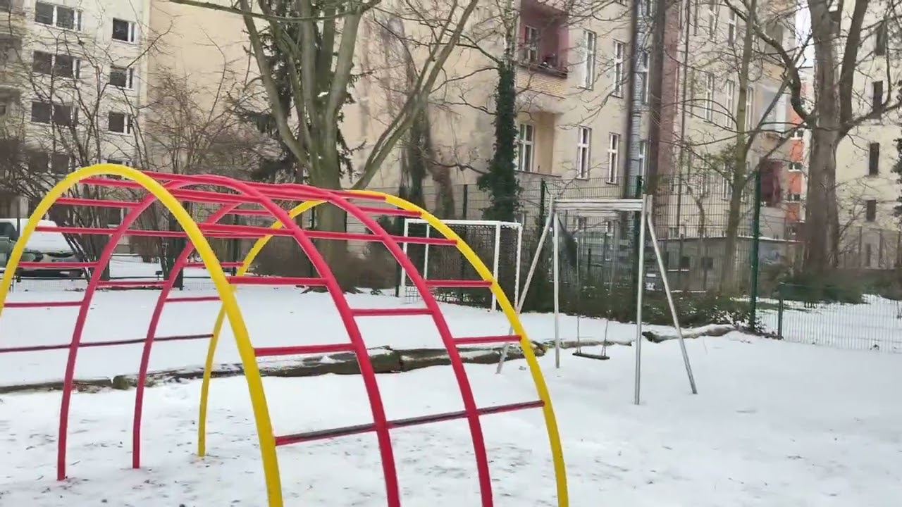 A Quiet Snowy Playground ❄️ | Winter Stillness in the City