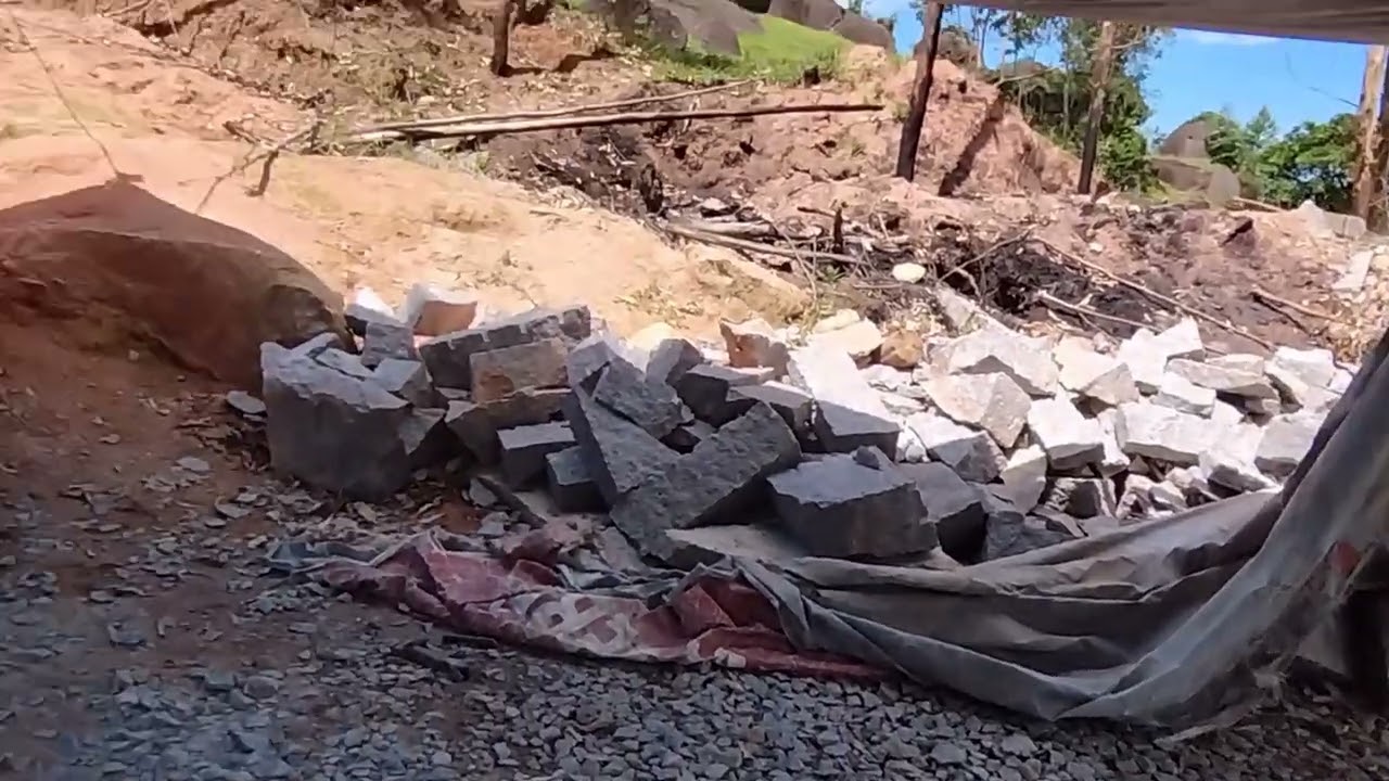 Vário vídeos cortando pedra com furadeira 