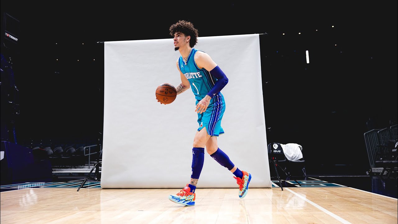 The Charlotte Hornets reveal their throwback jerseys for their 35th anniversary season! Popular move