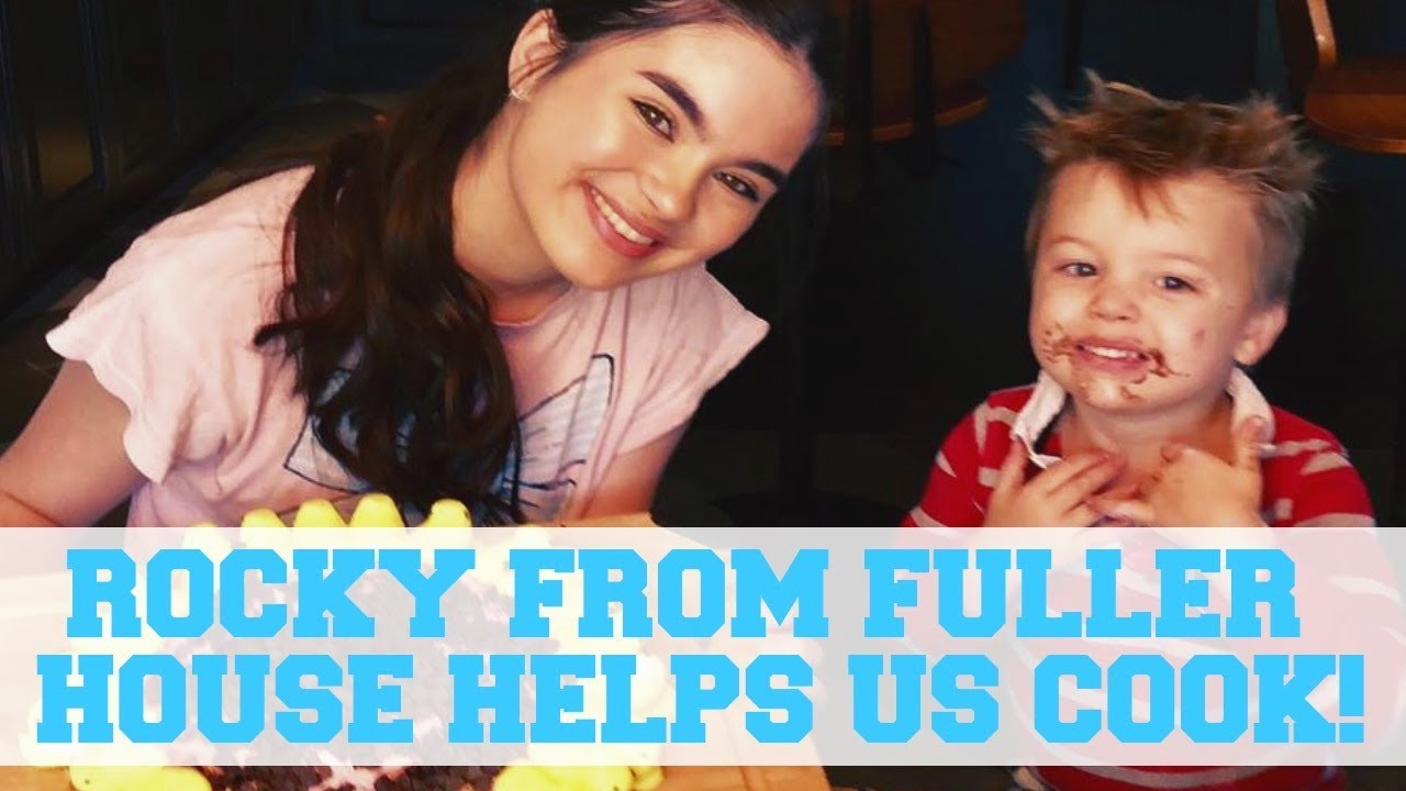 FULLER HOUSE'S CUTE 🌼 ROCKI TEACHES US TO BAKE! 🍰