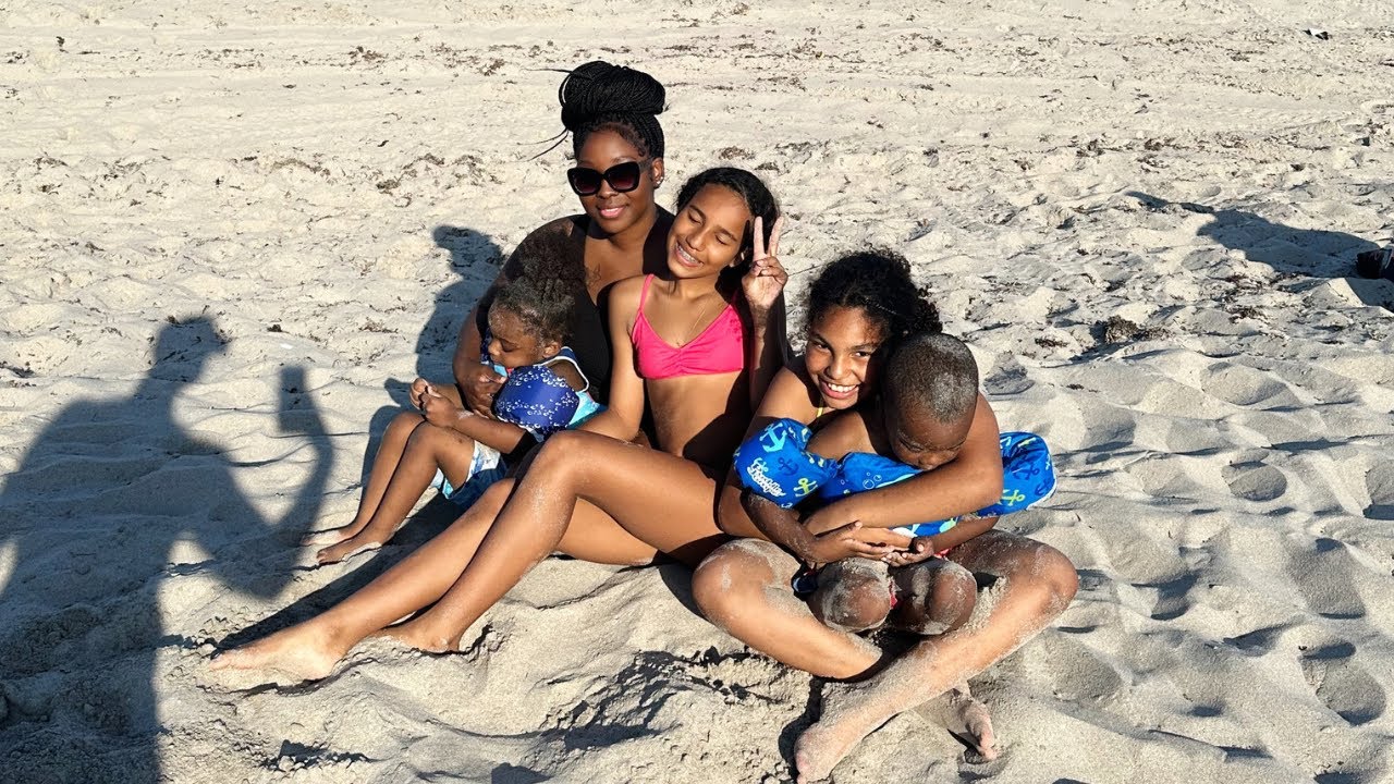 BEACH DAY w/ The Fam | VLOG
