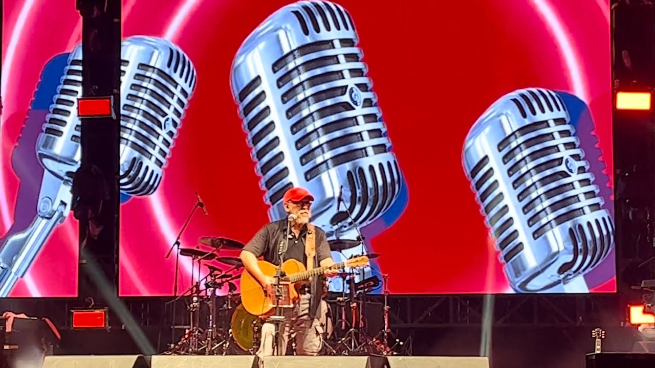 HIO — IWAN FALS & BAND Konser Gaung Merah Lanud Roesmin Nurjadin Pekanbaru