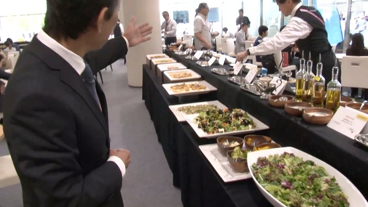 【G7広島サミット取材拠点の舞台裏⑨】空っぽのプールの上にできた食事ゾーン？ビュッフェスタイルで味わう広島グルメを解説 / 国際メディアセンター取材/G7 Hiroshima Summit