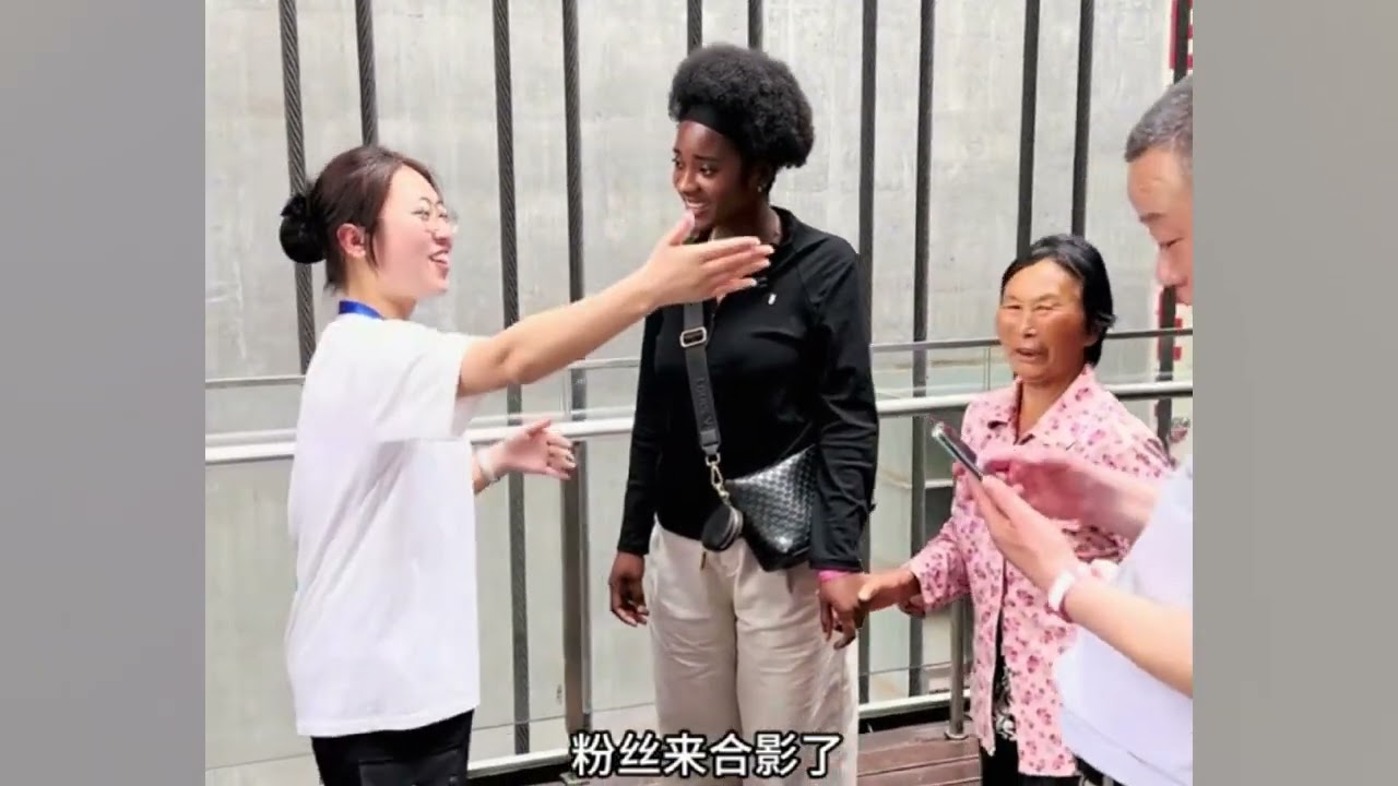 Take Anita and her mother-in-law to visit the Yangtze River