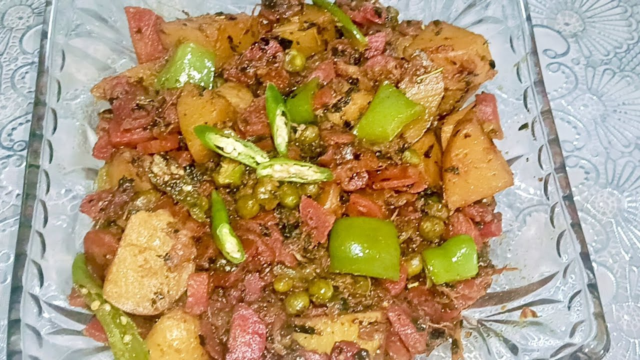Aloo Matar Gajar ki Sabzi ki Recipe (mix vegetable)ll Yummy 😋🤤#cookingwithmemoona 