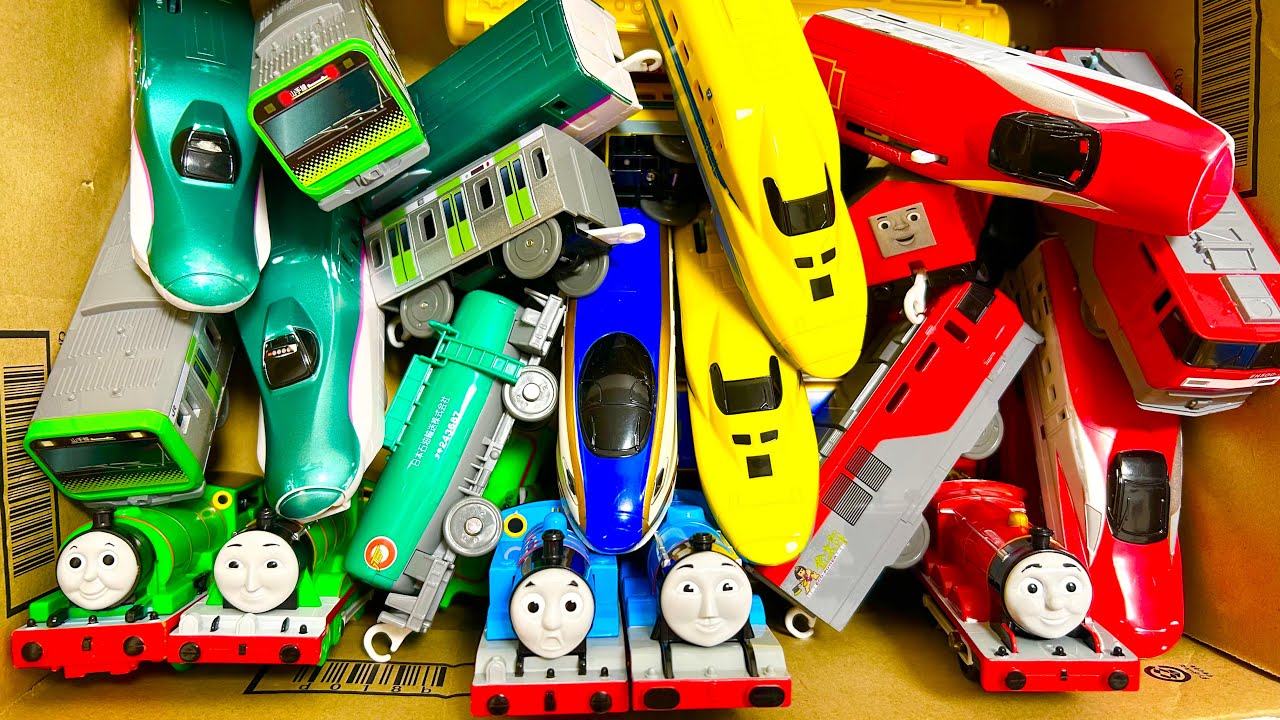 【プラレール】新幹線、電車、きかんしゃトーマスたちを色別に綺麗に並べたよ！1台ずつ紹介して出発だ！