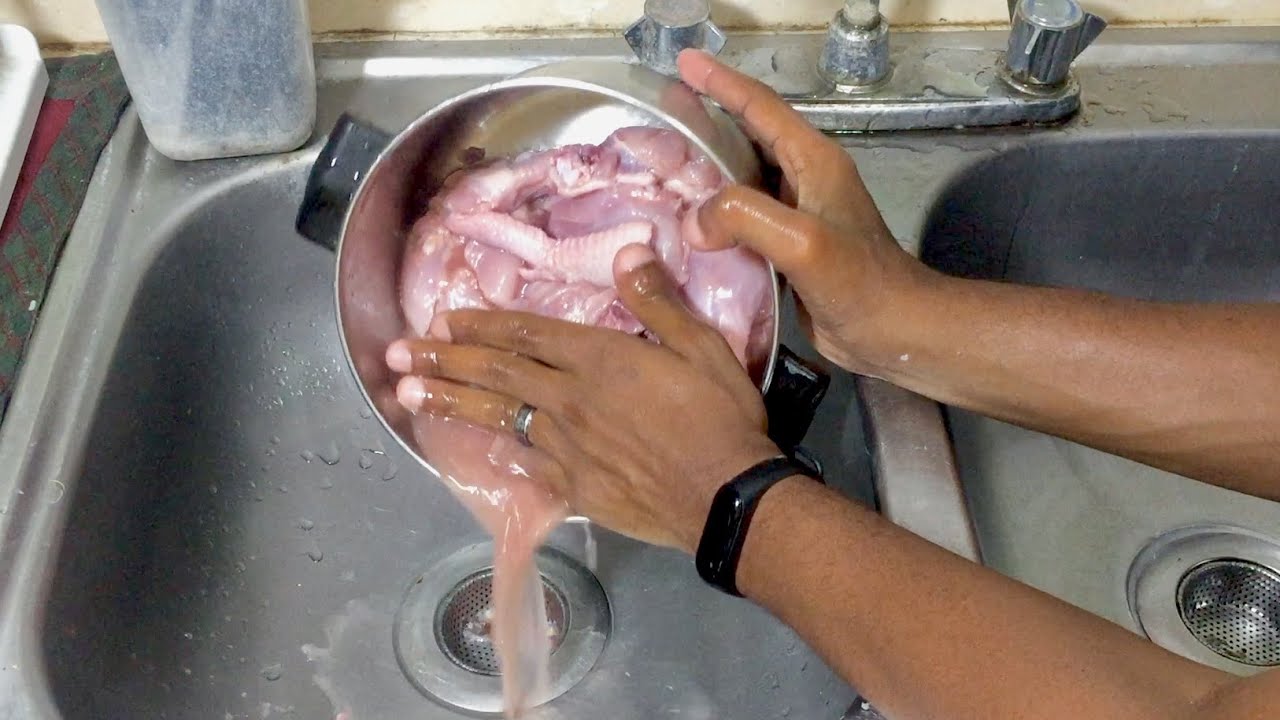 Como lavar y sazonar un pollo para cocinarlo de cualquier forma (BBQ, Guisado, Frito, Al Horno, etc)