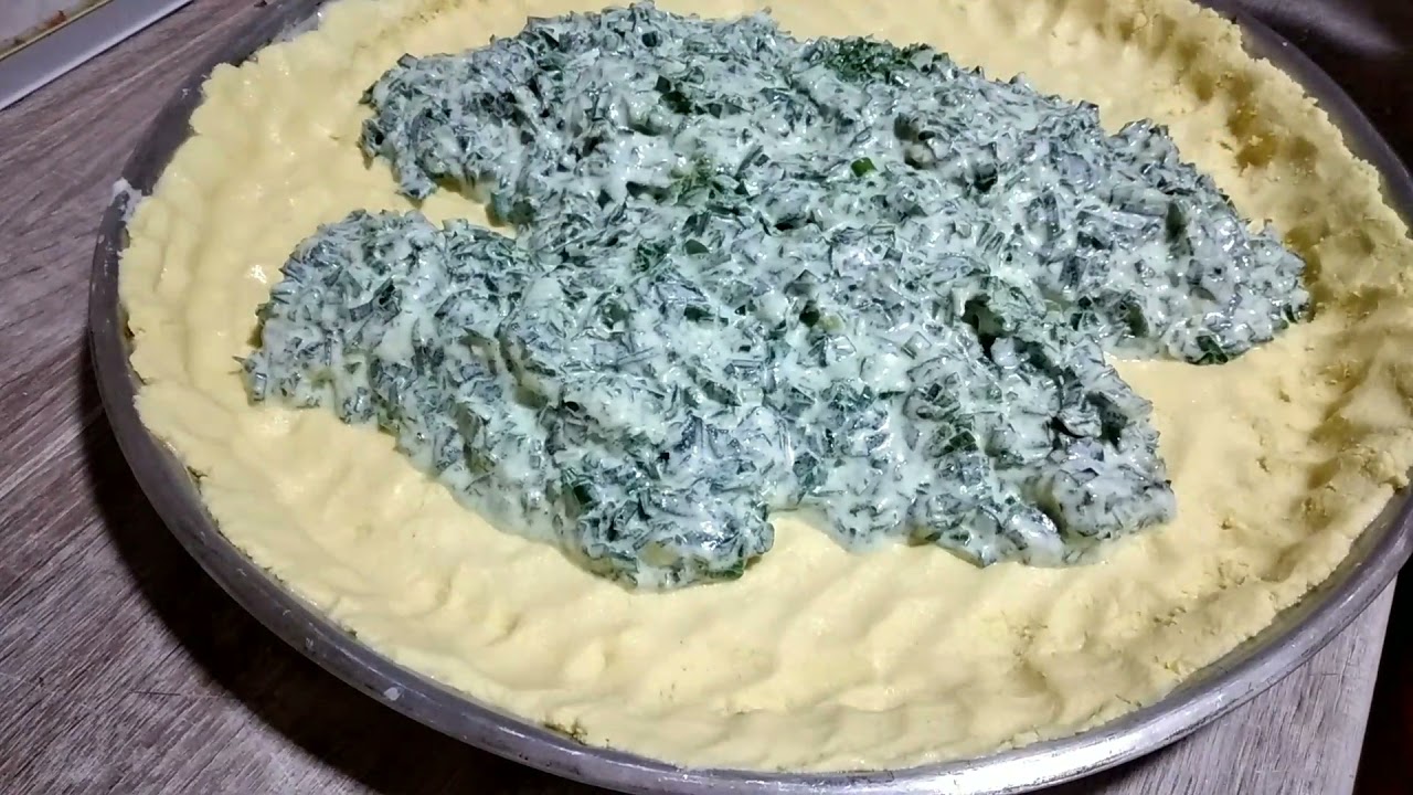 Pite me miell Misri Spinaq dhe qep te reja, pite kallamoji qe behet shum e shijshme
