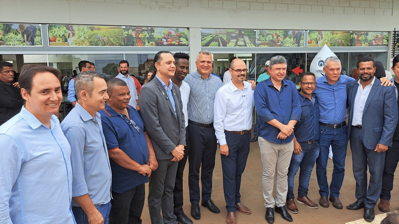 Presidente da Câmara participa de evento com a presença do vice-governador para entrega de veículos