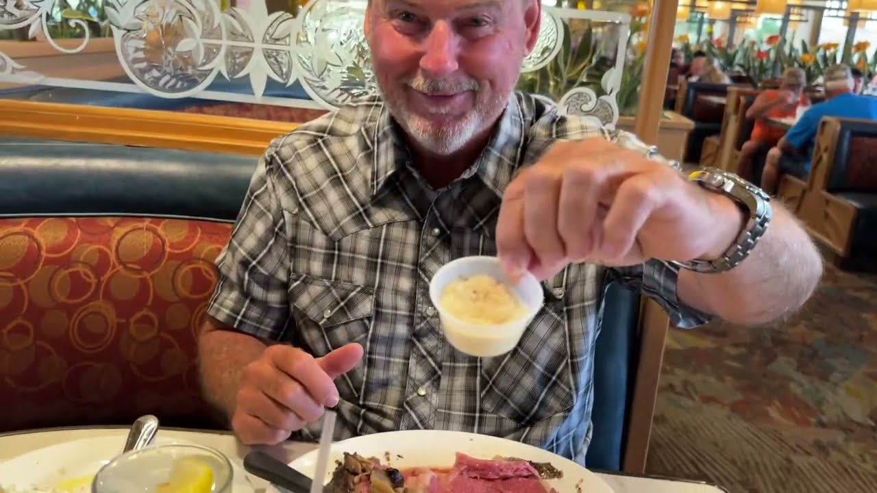 Ресторан, где подают первоклассные ребрышки, в казино Riverside Casino, Лафлин, Невада.