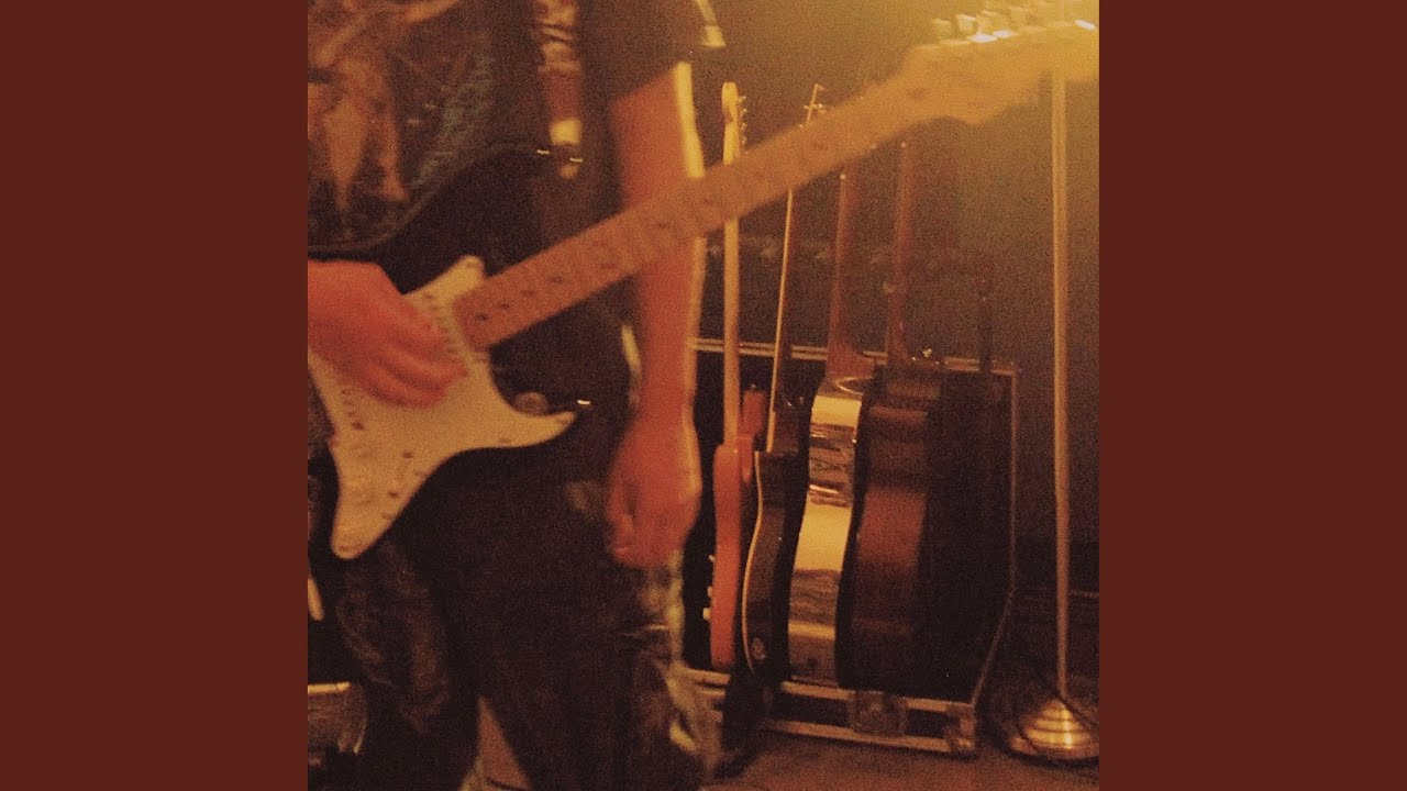 Shoulder Blades (Live)