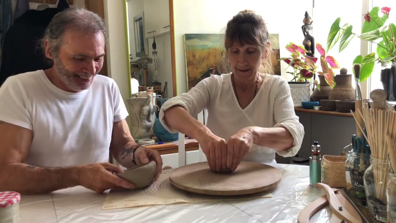 Poterie : Cr&eacute;er sa 1&egrave;re pi&egrave;ce sans outils, juste avec ses mains !