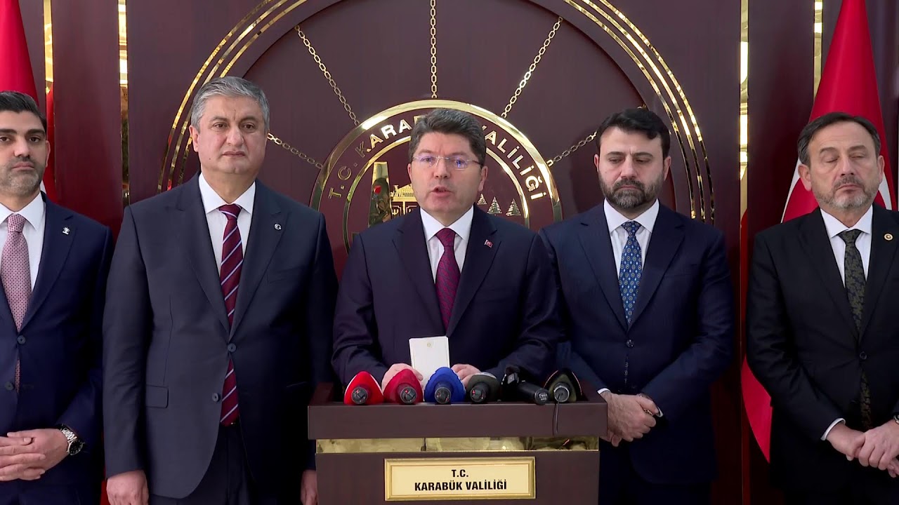 Bakan Tunç, basın mensuplarının sorularını yanıtlıyor.  | #Karabük