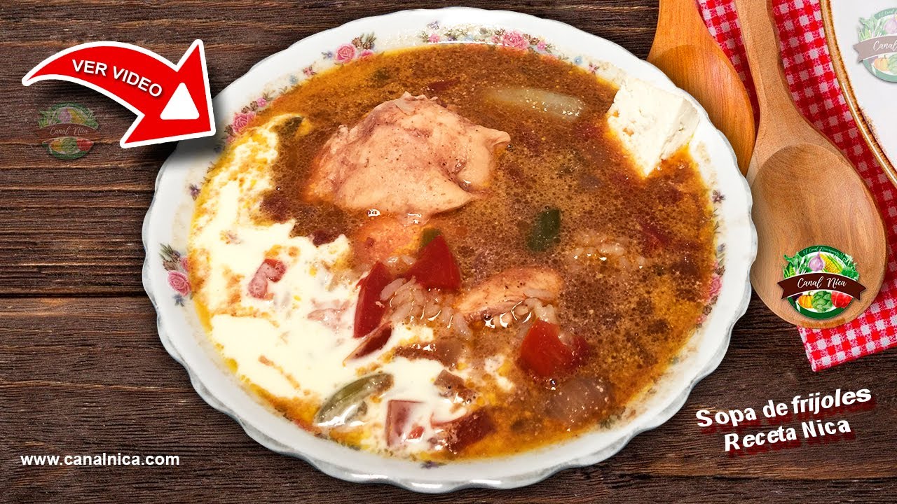 Sopa de Frijoles con Huevos