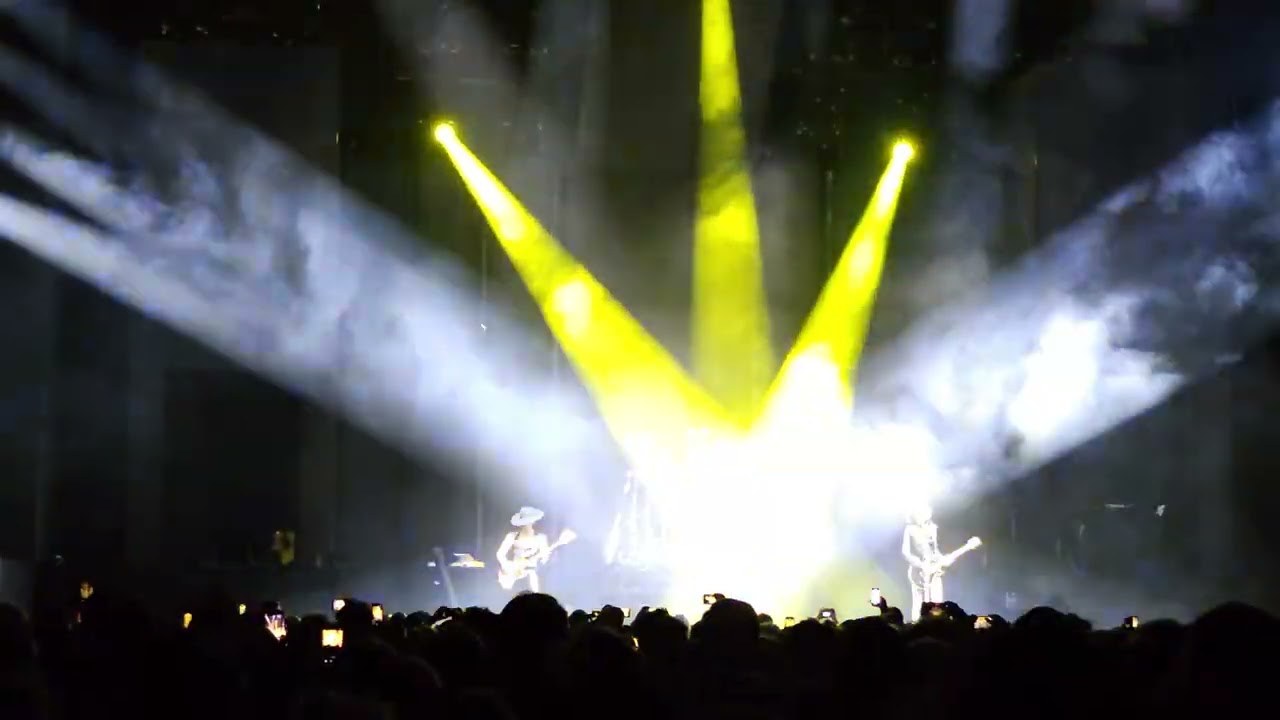 Lenny Kravitz - Intro +Bring it on+Minister of Rock 'n' Roll - SAP Arena, Mannheim - 2025-03-17 [4K]