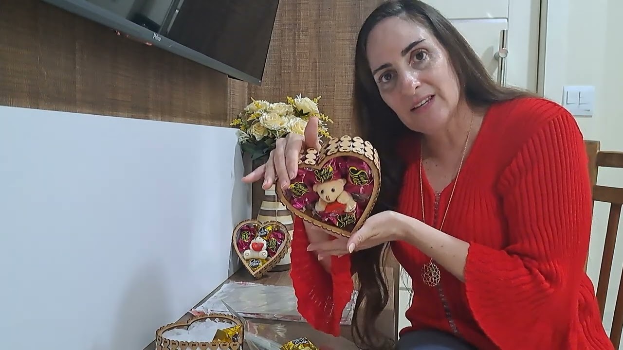 Lembrancinha Coração com bombons.Video simples, mas com muito amor. #familia #chocolate #pelucias 