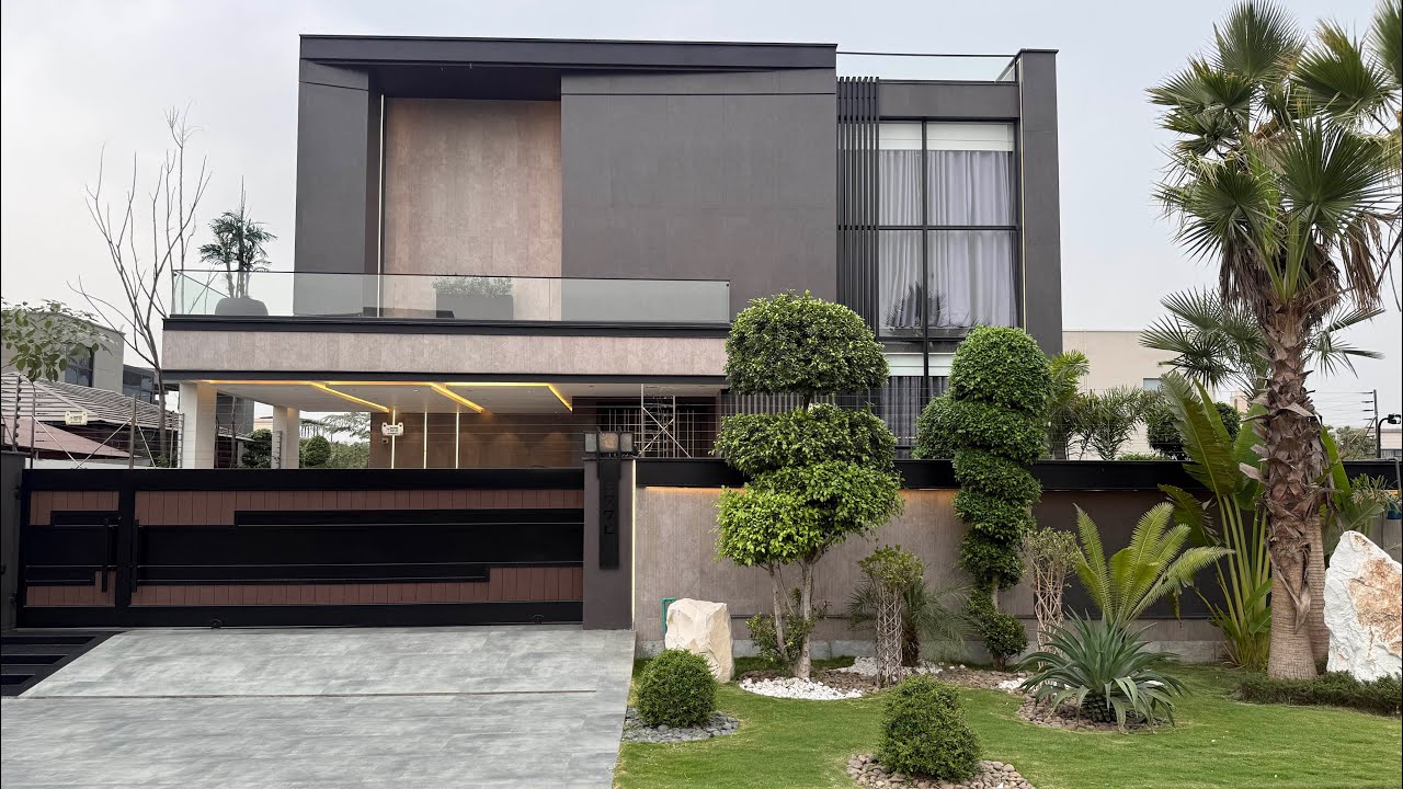 Fully furnished 1 kanal house for sale in the hear of DHA Lahore