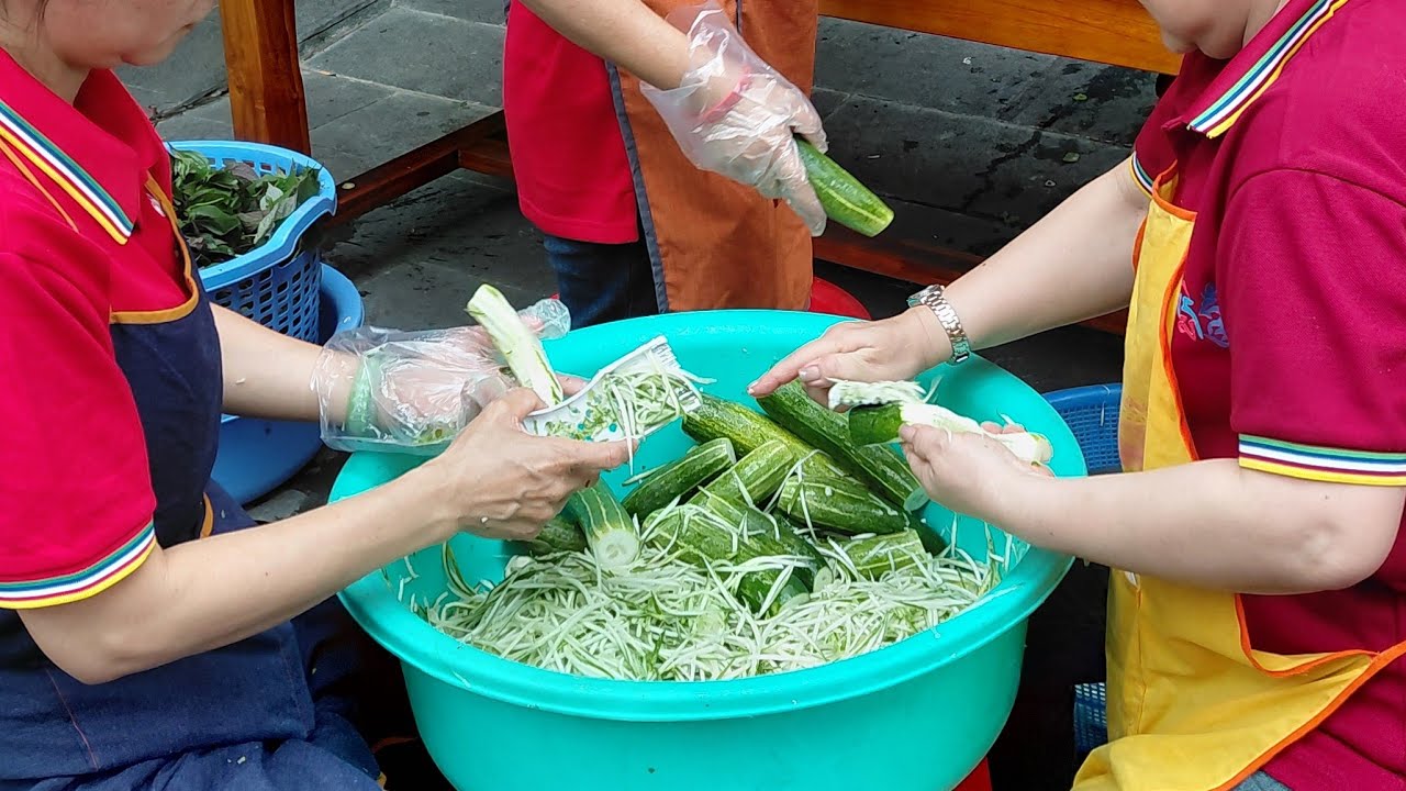 Em mời cả nhà ghé Tây Tạng Tự dùng cơm chay và bún miễn phí nha