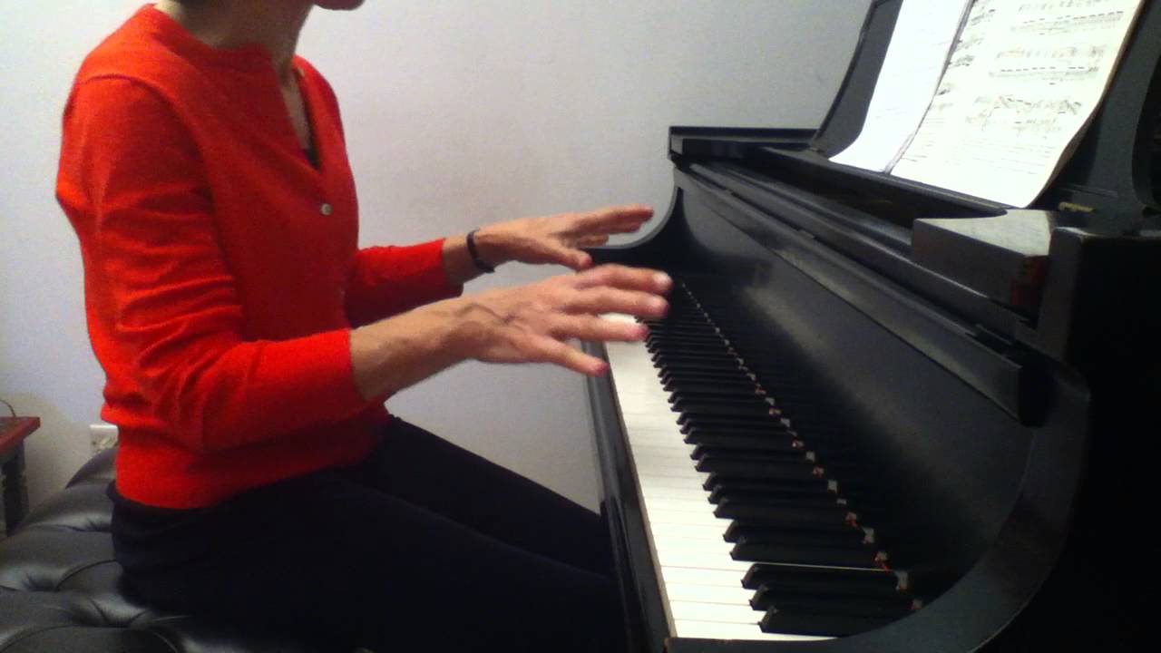 Playing fast, comfortable broken octaves with Edna Golandsky: Beethoven Pathetique opening.