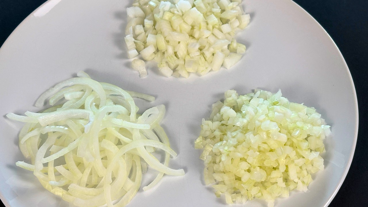 How to peel, mince, chop and slice an onion
