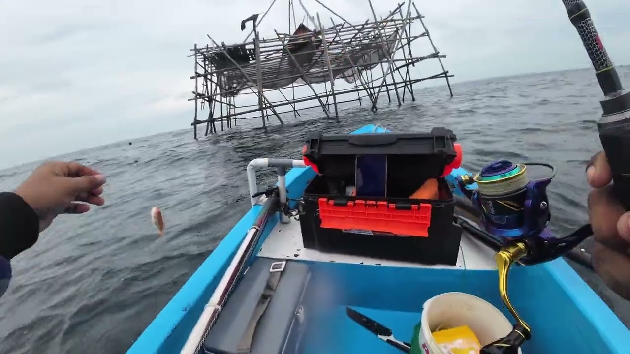 Mancing santai dicuaca teduh, baitfishnya rame